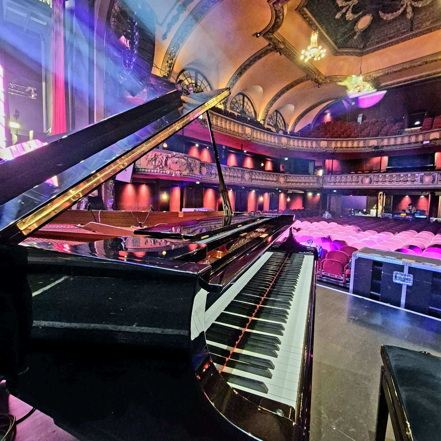 Piano de concert venant d'être accordé par Orfeo Piano au Trianon à Paris