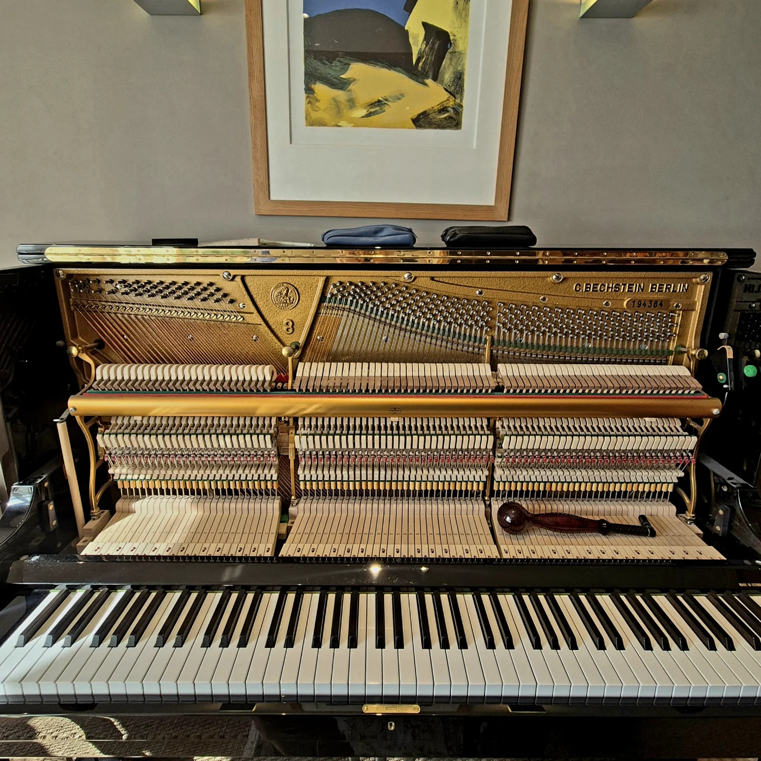 Piano droit Bechstein accordé à domicile dans le 16e arrondissement de Paris lors d’une intervention d’un accordeur professionnel