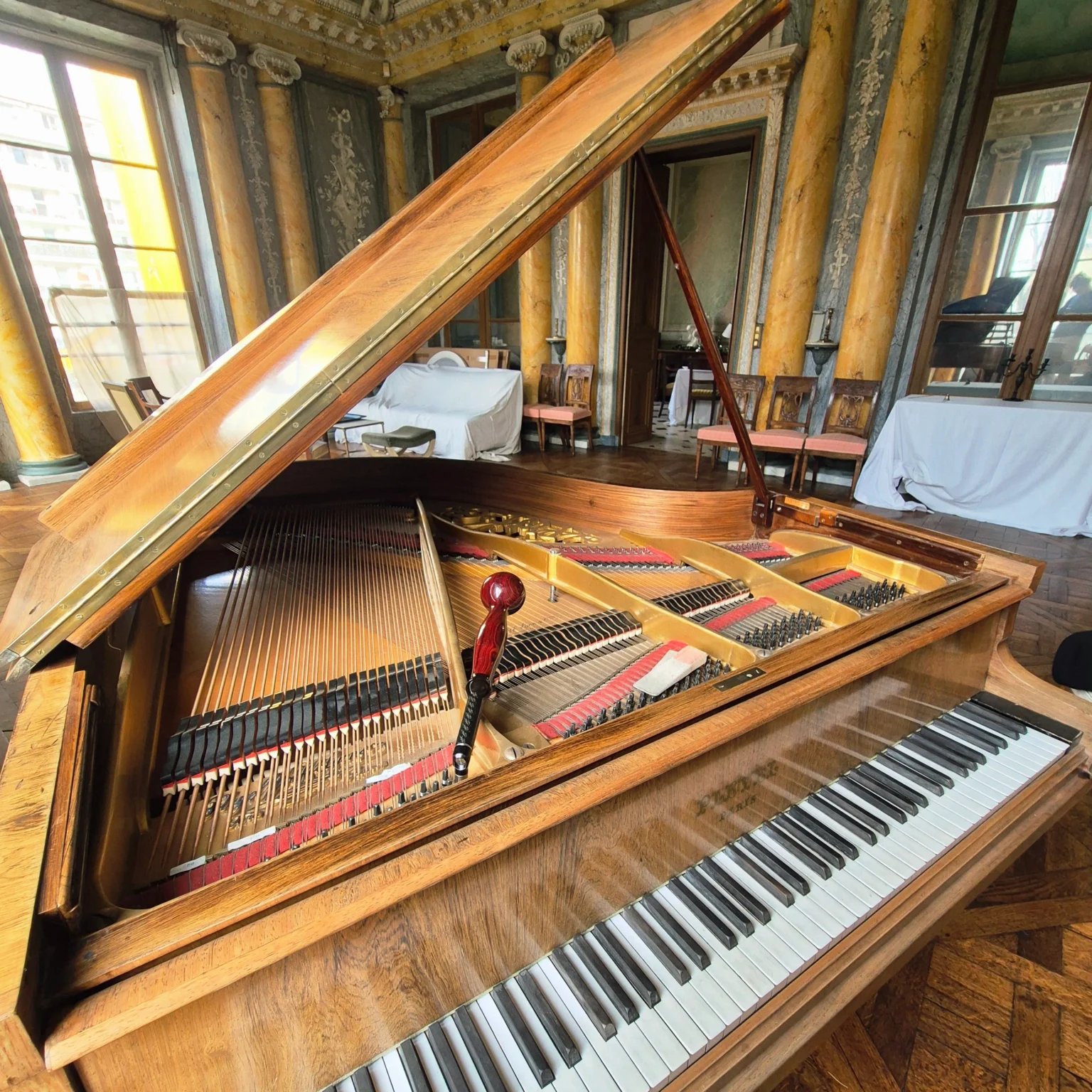 Piano dans un appartement parisien